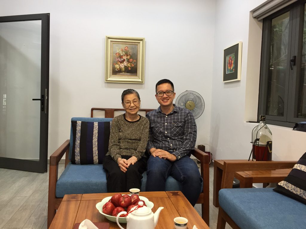 Trưởng khoa Vũ Hải hà thăm gia đình Thầy Đặng Chấn Liêu