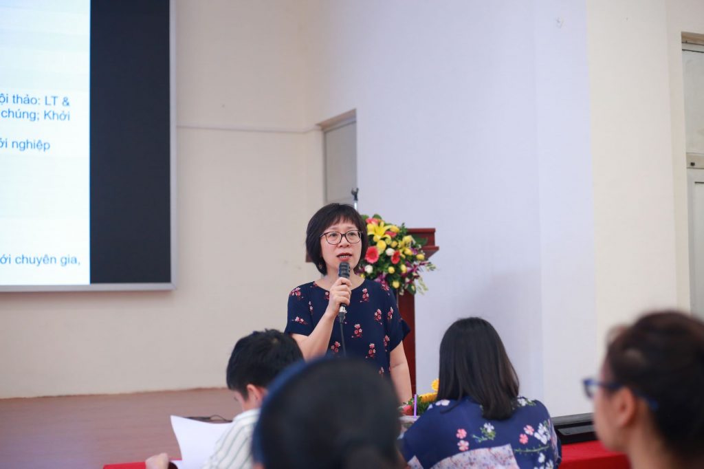 Cô Nguyễn Thu Lệ Hằng nhấn mạnh những ưu viết của CT CLC tt23