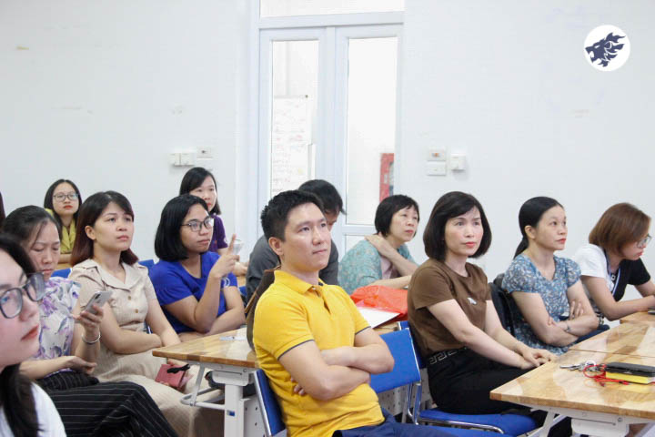 Buổi gặp mặt với đại diện các thầy cô công tác tại Khoa Sư phạm Tiếng Anh